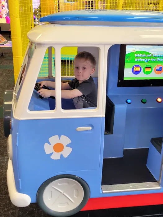 Chuck E. Cheese Picture 10
