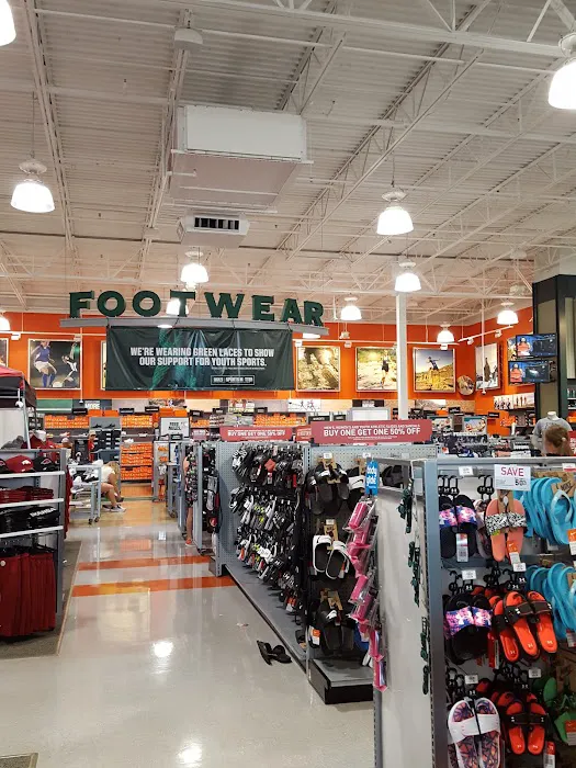 DICK'S Sporting Goods Picture 4