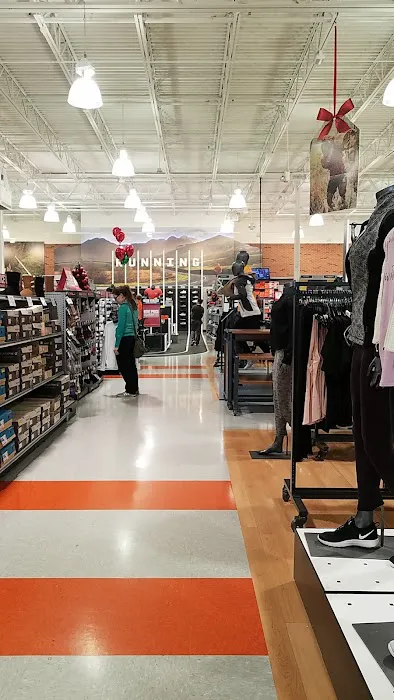 DICK'S Sporting Goods Picture 2