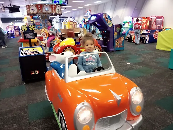 Chuck E. Cheese Picture 6