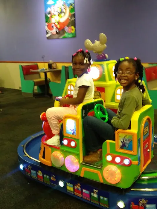 Chuck E. Cheese Picture 4