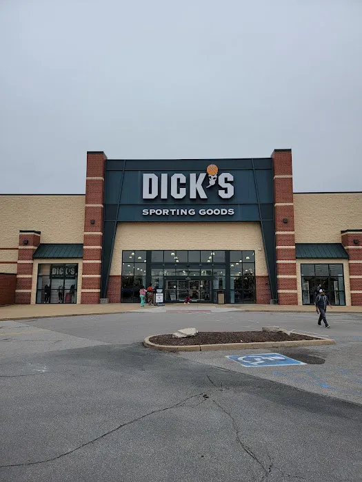 DICK'S Sporting Goods Picture 2