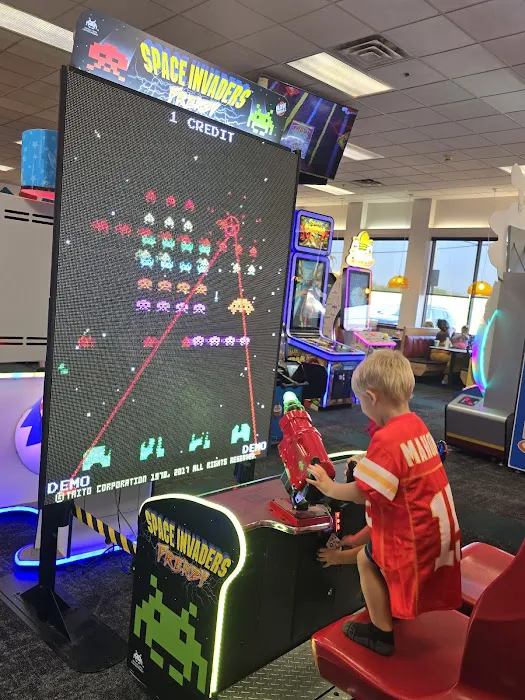 Chuck E. Cheese Picture 1
