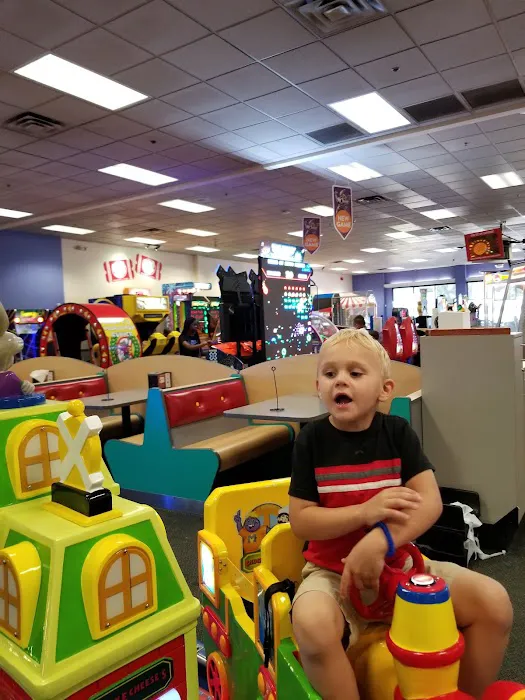 Chuck E. Cheese Picture 3