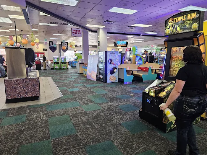 Chuck E. Cheese Picture 6