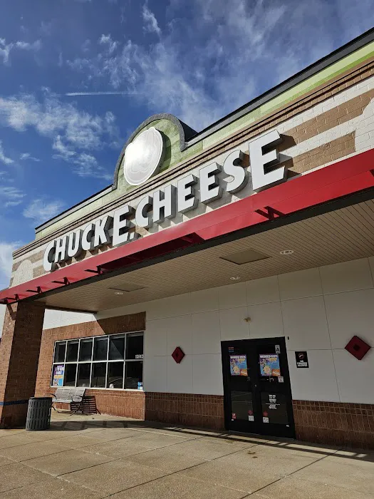 Chuck E. Cheese Picture 3