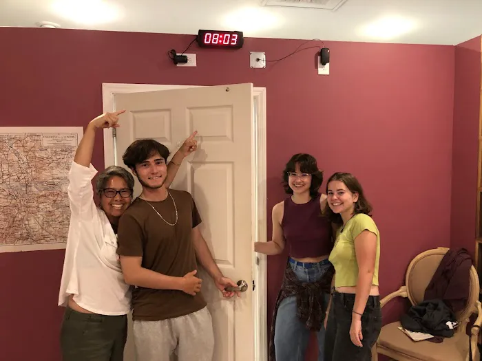 Escape the Mystery Room Picture 4
