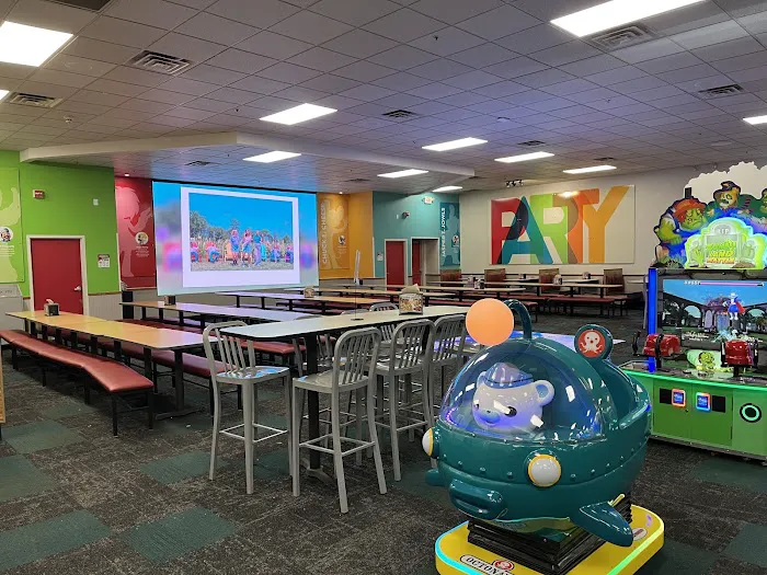 Chuck E. Cheese Picture 3