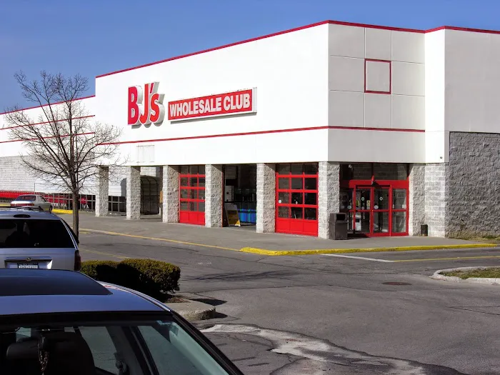 Alpine Commons Shopping Ctr Picture 4