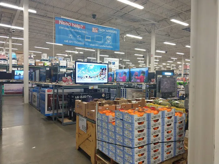Alpine Commons Shopping Ctr Picture 8