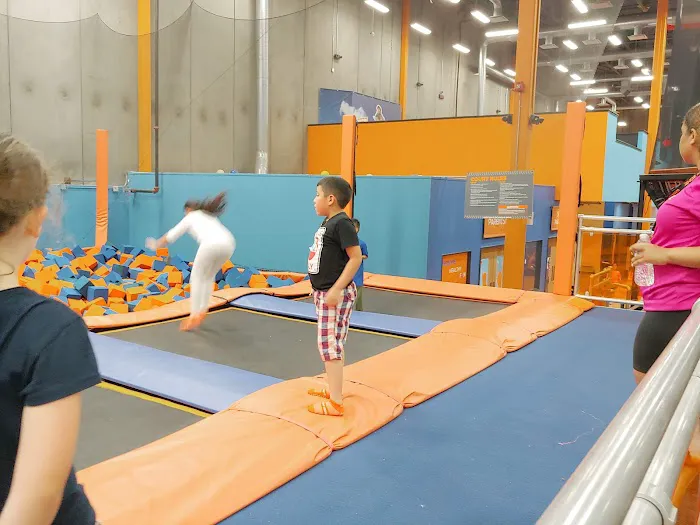 Sky Zone Trampoline Park Picture 4