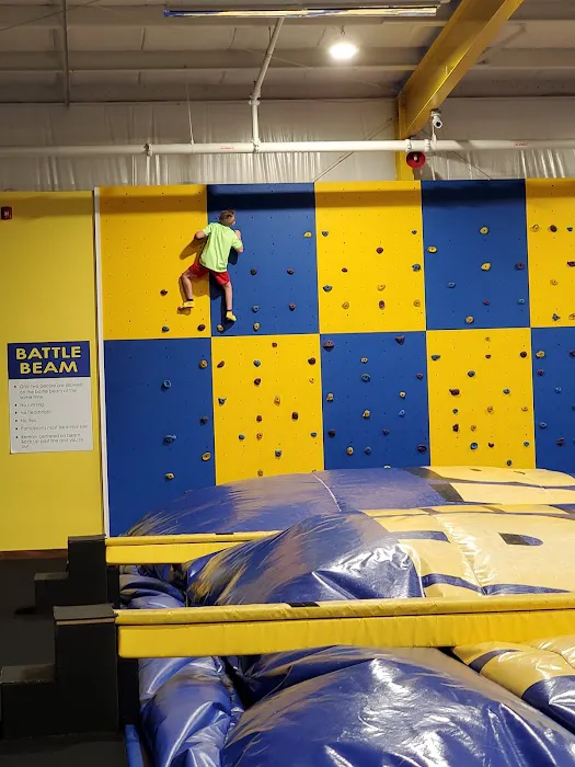 Extreme Air Indoor Trampoline Park Picture 3