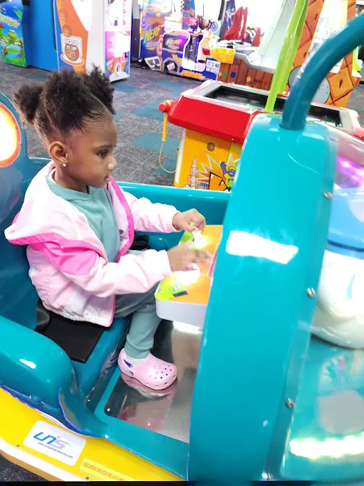 Chuck E. Cheese Picture 1