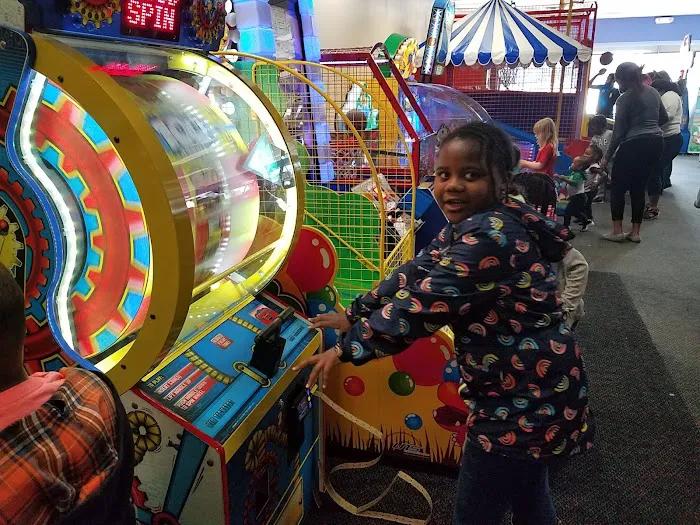 Chuck E. Cheese Picture 5
