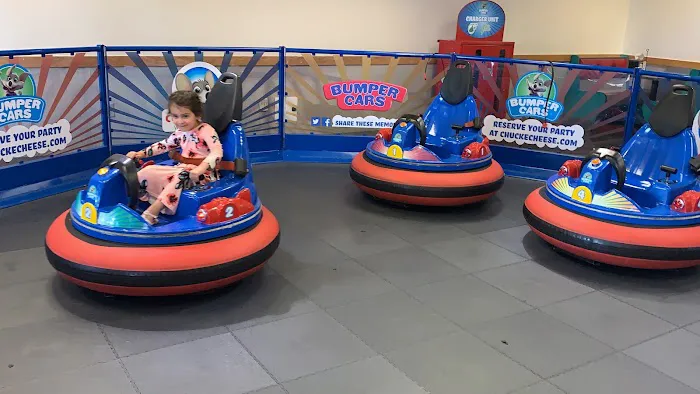 Chuck E. Cheese Picture 9