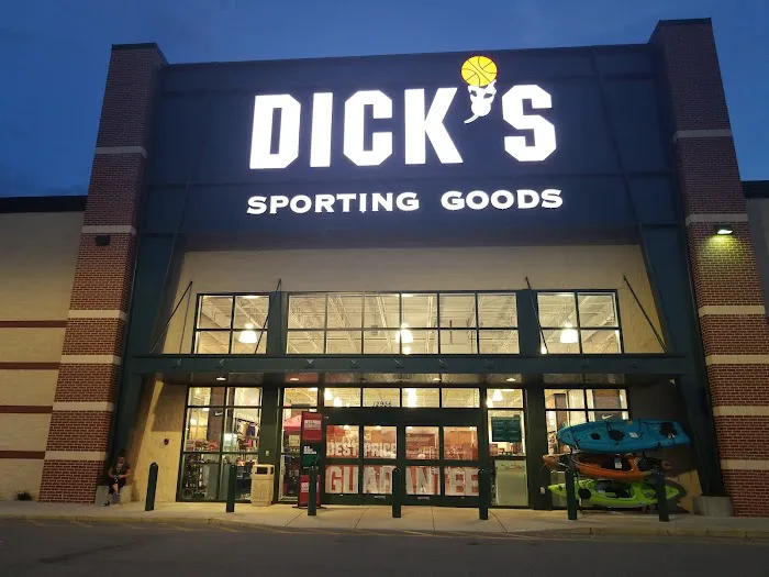 DICK'S Sporting Goods Picture 1