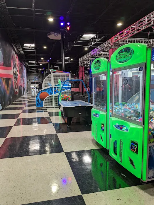 Sky Zone Trampoline Park Picture 4