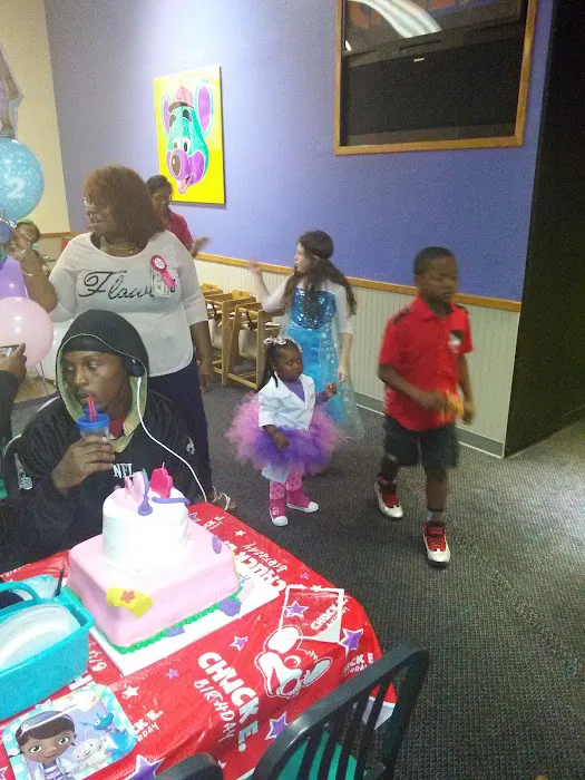 Chuck E. Cheese Picture 8