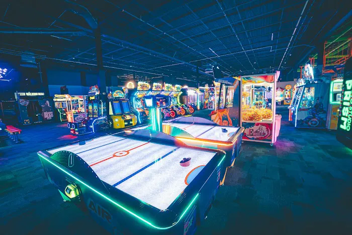 Surge Entertainment Picture 5