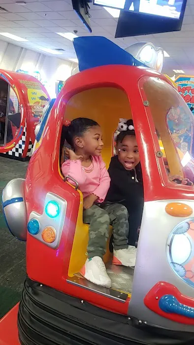 Chuck E. Cheese Picture 5