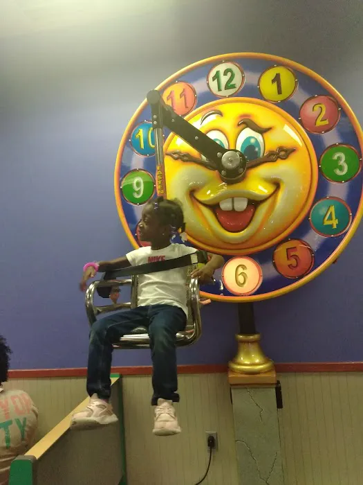 Chuck E. Cheese Picture 3