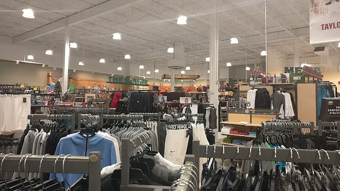 DICK'S Sporting Goods Picture 1