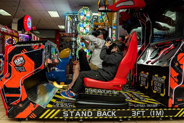 Laser Bounce - Family Fun Center Picture 6
