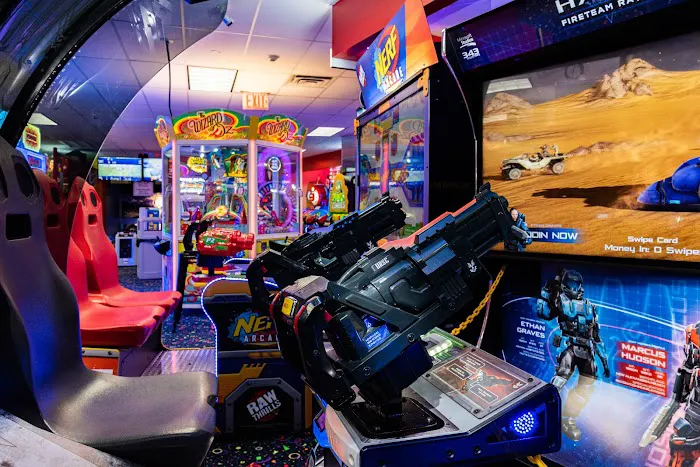 Laser Bounce - Family Fun Center Picture 9