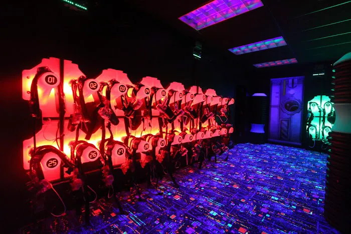 Laser Bounce - Family Fun Center Picture 5