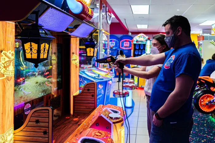 Laser Bounce - Family Fun Center Picture 10