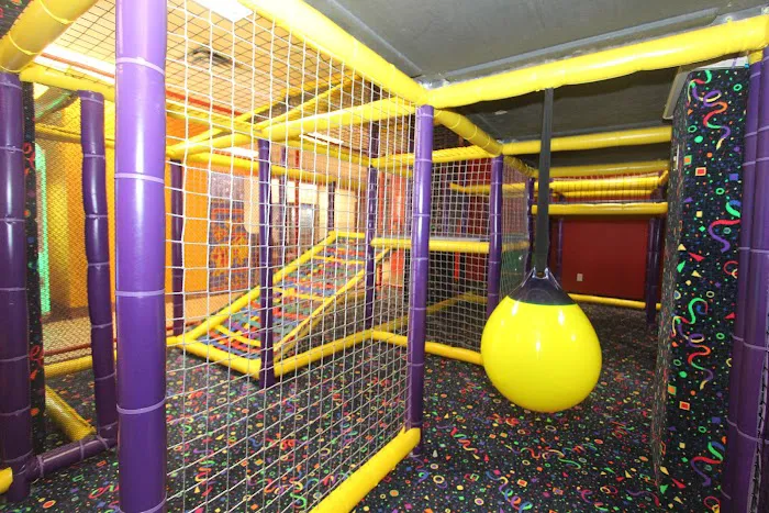 Laser Bounce - Family Fun Center Picture 7