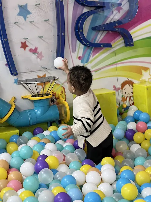 Rainbow Castle Indoor Playground Picture 10