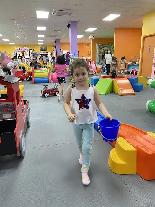 Rainbow Castle Indoor Playground Picture 3
