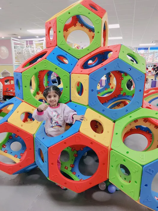 Rainbow Castle Indoor Playground Picture 5