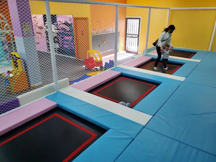 Rainbow Castle Indoor Playground Picture 4