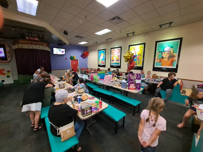 Chuck E. Cheese Picture 3