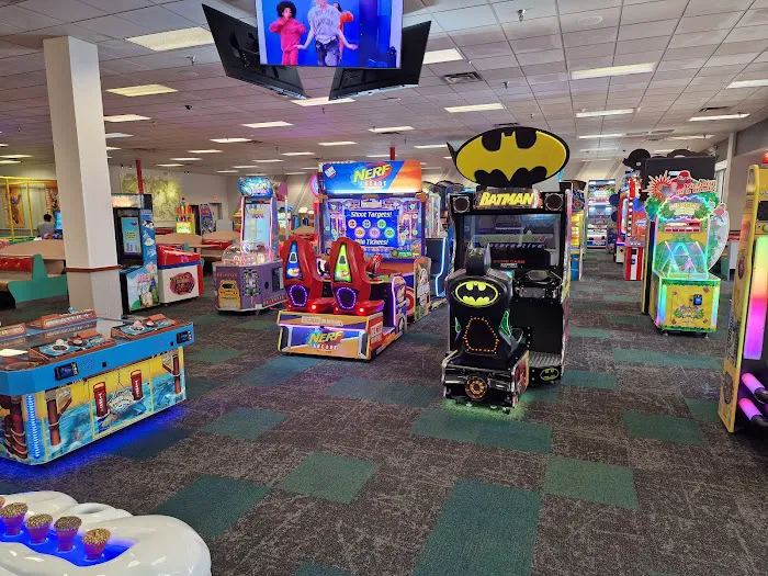 Chuck E. Cheese Picture 8