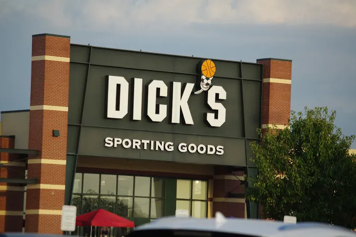 DICK'S Sporting Goods Picture 9