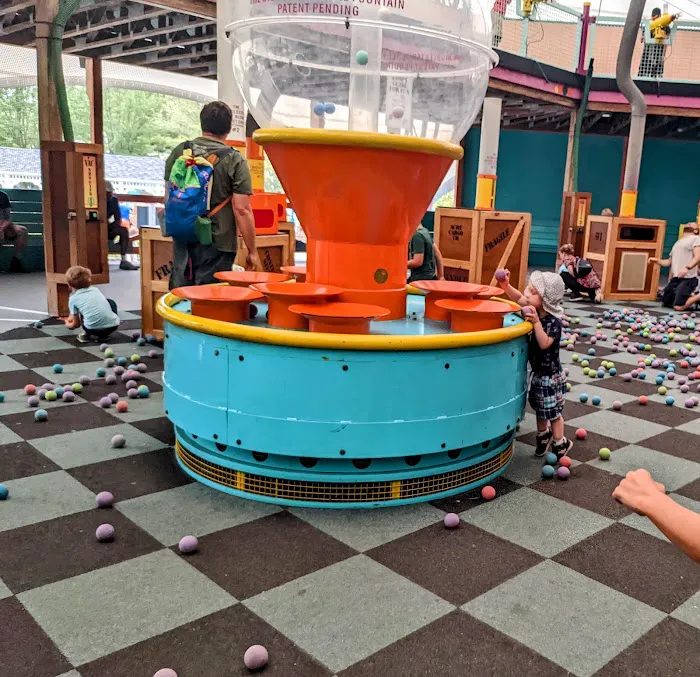 Ball pit (In StoryLand) Picture 1