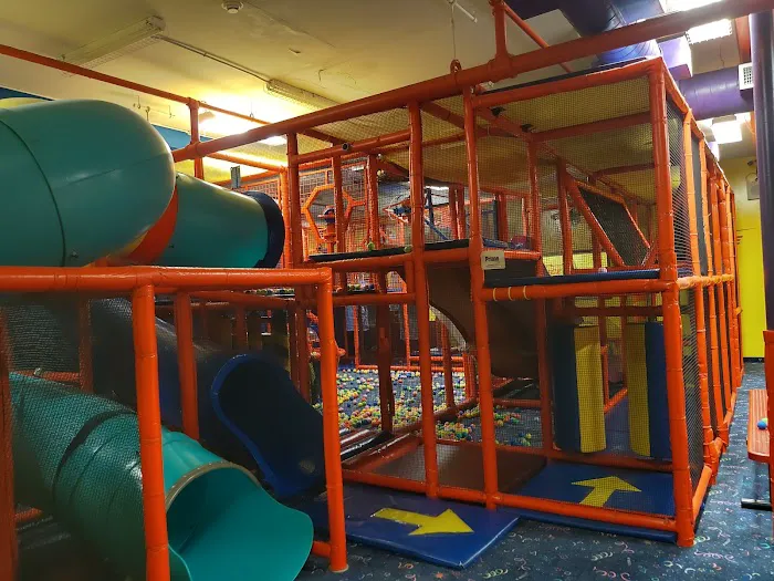 Laser Bounce Family Fun Center Picture 3