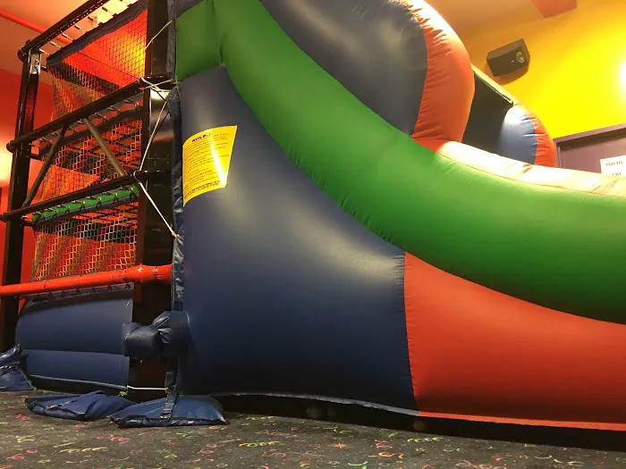 Laser Bounce Family Fun Center Picture 6