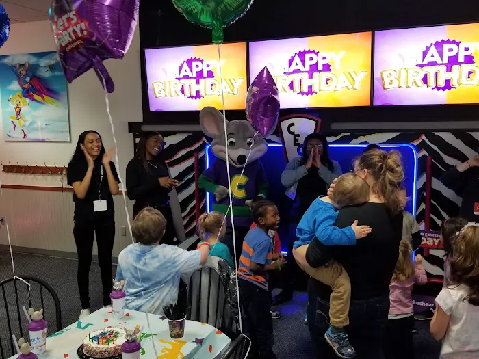 Chuck E. Cheese Picture 9