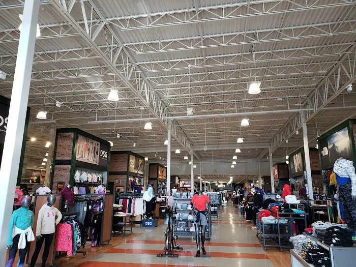 DICK'S Sporting Goods Picture 4