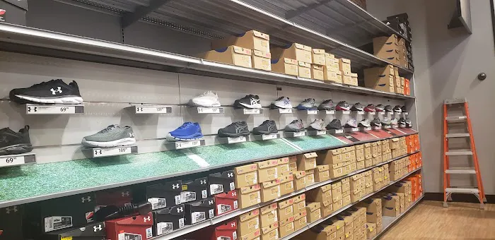 DICK'S Sporting Goods Picture 3