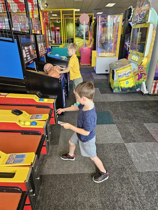Chuck E. Cheese Picture 1