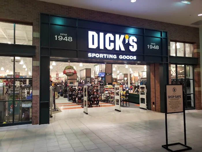 DICK'S Sporting Goods Picture 3