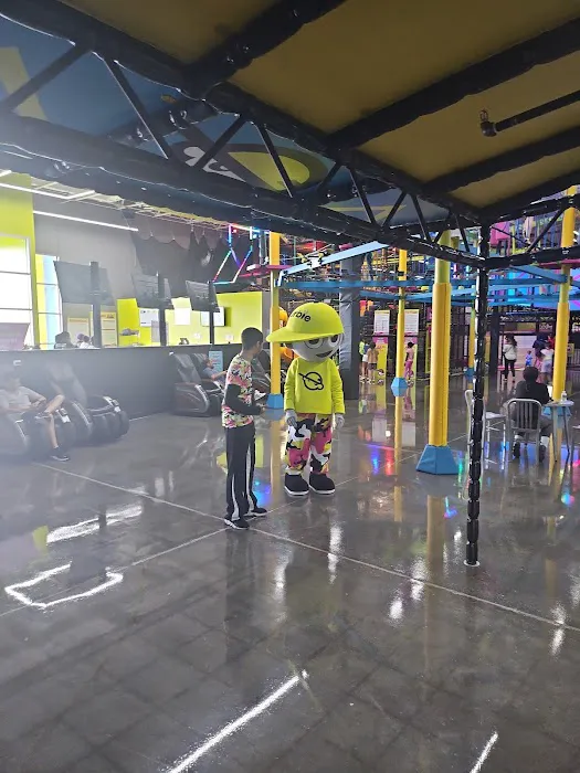 Urban Air Trampoline and Adventure Park Picture 10
