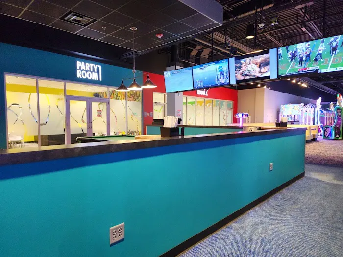 Round1 Bowling & Arcade The Maine Mall Picture 2