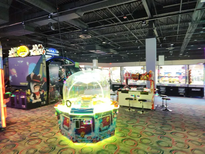 Round1 Bowling & Arcade The Maine Mall Picture 3
