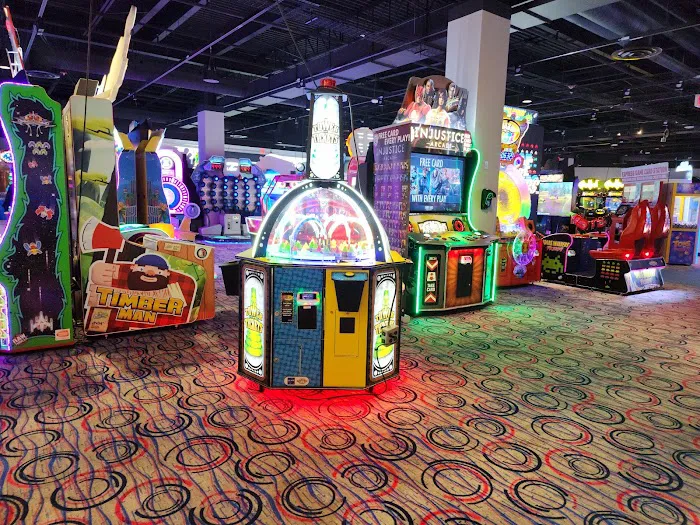Round1 Bowling & Arcade The Maine Mall Picture 10